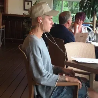 🙁 Justin Bieber 有名人, 歌手, ジャスティン・ビーバー, 音楽, ポップスター, アーティスト, ミュージシャン telegram sticker