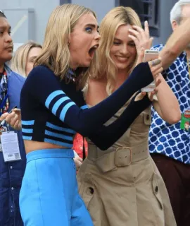 🖤 Cara Delevingne, Margot Robbie prominente, frauen, porträt, freundschaft, schauspielerinnen telegram sticker
