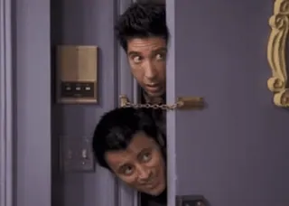 👀 Joey Tribbiani Friends друзья, телешоу, ситком, джои, росс, подглядывание, комедия telegram sticker
