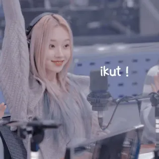 ☕ ikut ! donna, microfono, radio, studio, indo, posa telegram sticker