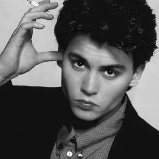 ⛓ Johnny Depp 演员, 肖像, 名人, 黑白, 吸烟 telegram sticker