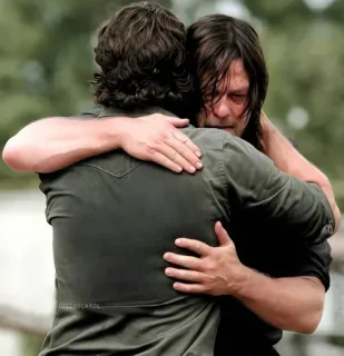 🫂 Daryl Dixon The Walking Dead объятие, дружба, Дэрил, Ходячие мертвецы, утешение whatsapp sticker
