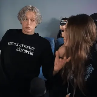 😏 ENFANTS RICHES
DEPRIMES odzież, moda, francuski tekst, bluza telegram sticker