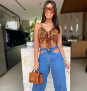 🌱 femme, mode, style, jeans, lunettes de soleil, haut, sac à main whatsapp sticker