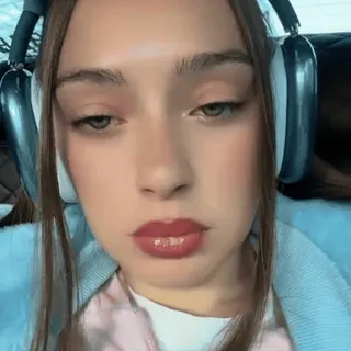 😐 girl, headphones, portrait, close up, aesthetic, video collage, expression telegram sticker