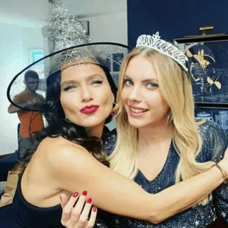 👑 women, hats, tiara, fashion, friendship, portrait telegram sticker