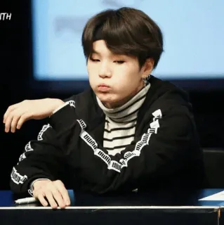 ❄️ Suga kpop, musik, idol, penyanyi, rapper, bts, boy band whatsapp sticker