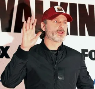 ✋ Rick Grimes The Walking Dead Эндрю Линкольн, Рик Граймс, Ходячие мертвецы, зомби, апокалипсис whatsapp sticker