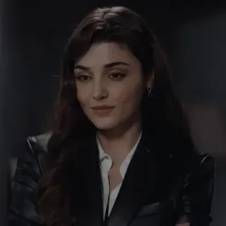 ♥️ kobieta, portret, brunetka, długie włosy, kurtka, Hande Ercel telegram sticker