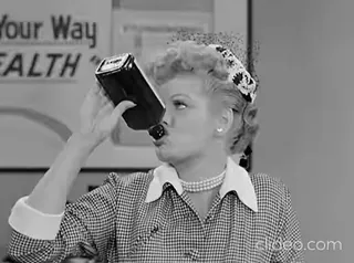 🥃 Lucille Ball I Love Lucy Люсиль Болл, Я люблю Люси, Пить, Черно-белое, Винтаж, Комедия telegram sticker
