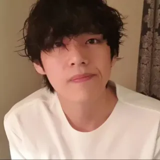 🧸 V K-pop, BTS, Kim Taehyung, chanteur, idole, célébrité telegram sticker