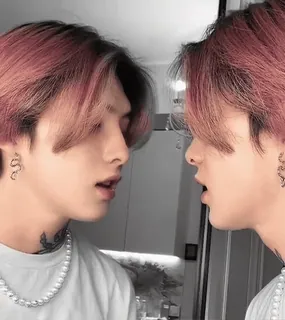 😚 whatsapp sticker