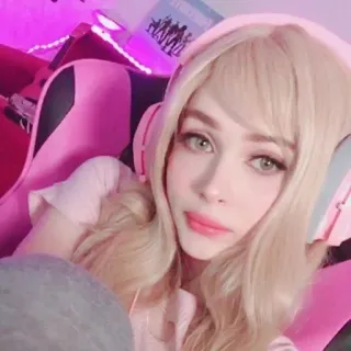 🙃 femme, blonde, gamer, rose, portrait telegram sticker