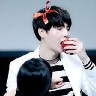 🍪 사람, 먹는, 사과, 케이팝, 리본, 남자 telegram sticker