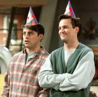😇 Joey Tribbiani and Chandler Bing Friends amis, joey tribbiani, chandler bing, fête, série tv, comédie, sitcom telegram sticker