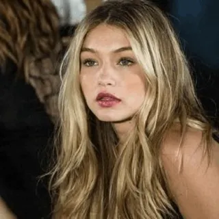 🎗 Gigi Hadid Modella, Capelli Biondi, Celebrità, Ritratto, Donna telegram sticker