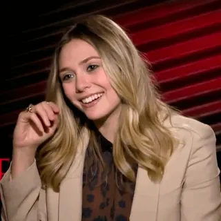 🥂 Elizabeth Olsen นักแสดง, คนดัง, ภาพเหมือน, ผู้หญิง, คน, ยิ้ม, มีความสุข telegram sticker