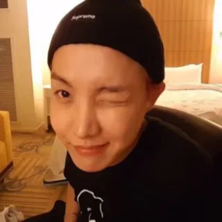 🐾 J-Hope J-Hope, BTS, K-Pop, penyanyi, idola, kedipan mata whatsapp sticker