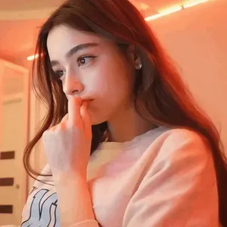 🤨 ผู้หญิง, ผู้หญิง, ภาพเหมือน, ความงาม, สาว, คน, เพศหญิง, ใบหน้า telegram sticker