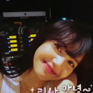 🍸 Lisa 리사 안녕~ kpop, lisa, blackpink, saudação, coreano, idol whatsapp sticker