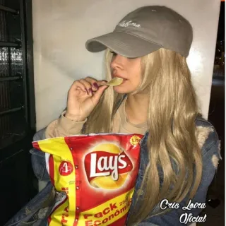 🍟 Cris Leora Oficial Frau, Snack, Chips, Lays, Essen, Mädchen, Hut telegram sticker