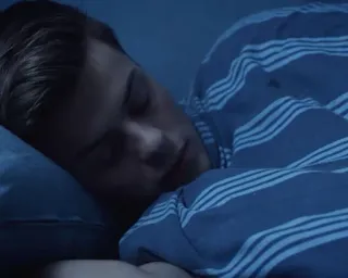 🧣 spiący, mężczyzna, łóżko, noc, sen, poduszka whatsapp sticker