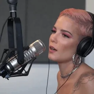 🕊 Halsey 歌手, 麦克风, 音乐, 艺术家, 录音, 名人 telegram sticker