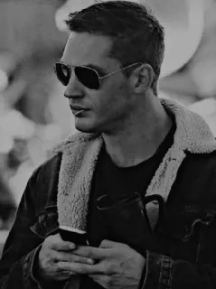 🔚 Tom Hardy นักแสดง, คนดัง, ผู้ชาย, แว่นกันแดด, เสื้อแจ็คเก็ต, ภาพบุคคล telegram sticker