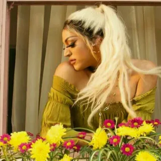 😔 mulher, retrato, flores, janela, loira, amarelo, rosa whatsapp sticker