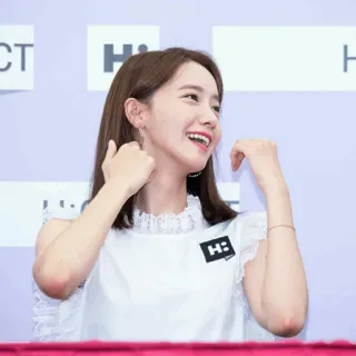 🍸 Yoona atriz, cantora, celebridade, kpop, coreano whatsapp sticker