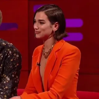📌 Dua Lipa Dua Lipa, Sängerin, Promi, oranger Blazer, Porträt whatsapp sticker