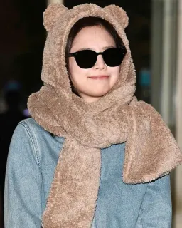 ☺️ wanita, syal, kacamata hitam, topi beruang, imut, musim dingin, mode telegram sticker