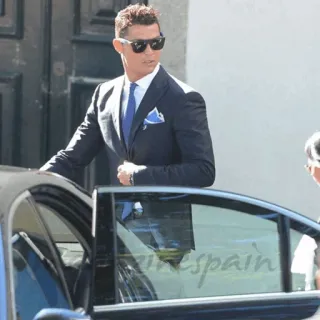 🖤 Cristiano Ronaldo 足球, 运动员, 西装, 太阳镜, 名人 telegram sticker