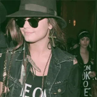•Lovato Demi 🌸 telegram stickers