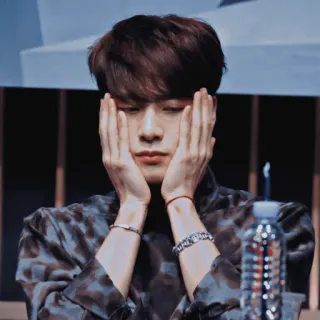 😕 homem, kpop, pessoa, asiático, celebridade, ídolo, rosto, mãos whatsapp sticker