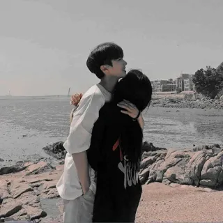 🫂 couple, câlin, plage, affection, romance telegram sticker