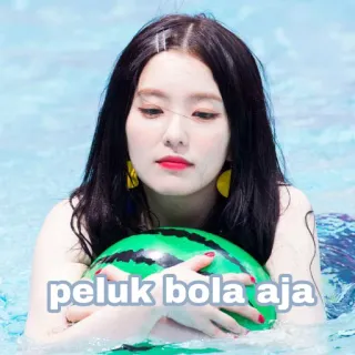 😣 peluk bola aja 여자, 수영장, 공, 수박 whatsapp sticker