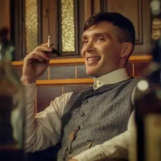 😂 Thomas Shelby Peaky Blinders Thomas Shelby, Peaky Blinders, Rauchen, Zigarette, Cillian Murphy, Charakter, TV Serie telegram sticker