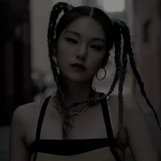 🥢 femme, tresses, portrait, bijoux, mode, urbain whatsapp sticker