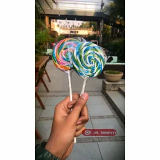 🍭 Lutscher, Süßigkeit, Süß, Hand, Essen, Dessert whatsapp sticker