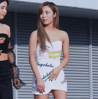 ☁️ Gogobebe mulher, vestido, moda, Kpop, Gogobebe whatsapp sticker