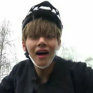 😄 mũ bảo hiểm, hài hước, kpop, lái xe, phản ứng, xe đạp telegram sticker