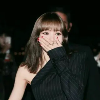 🤭 Lisa Lisa, Blackpink, K-pop, chanteuse, femme, mannequin telegram sticker