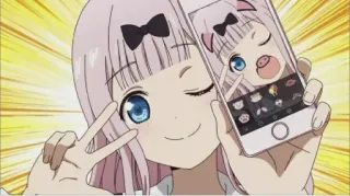 😂 Chika Fujiwara Kaguya-sama: Love Is War animé, fille, Chika, signe de paix, clin d'œil, cheveux roses telegram sticker