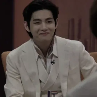 🚬 V V, BTS, K-pop, певец, знаменитость, мода, портрет telegram sticker