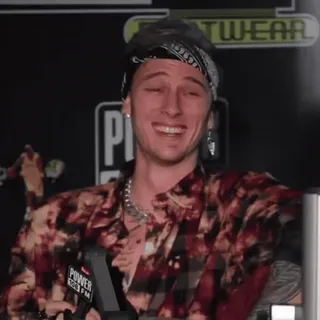 🥥 Machine Gun Kelly machine gun kelly, mgk, célébrité, portrait, musique, artiste telegram sticker
