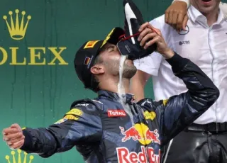 🍾 Daniel Ricciardo carreras, fórmula 1, f1, piloto, deportes, zapato, shoey, celebración telegram sticker