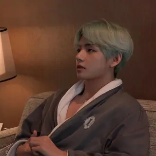 🤟 V K-pop, BTS, Kim Taehyung, Idole, Musicien, Célébrité whatsapp sticker