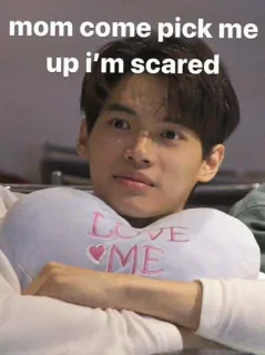 😨 mom come pick me up i'm scared Meme, assustado, engraçado, texto, expressão, emoção telegram sticker