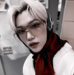 🧹 Felix kpop, felix, stray kids, idol, cantor, cachecol, óculos de sol telegram sticker